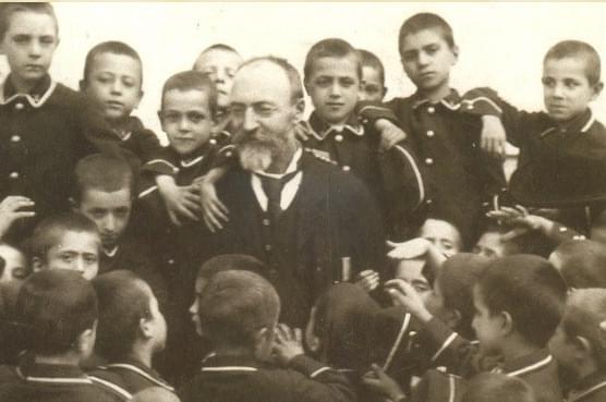 Bł. Bartolo Longo i aniołowie Bartolo Longo wśród swoich wychowanków – dzieci więźniów
